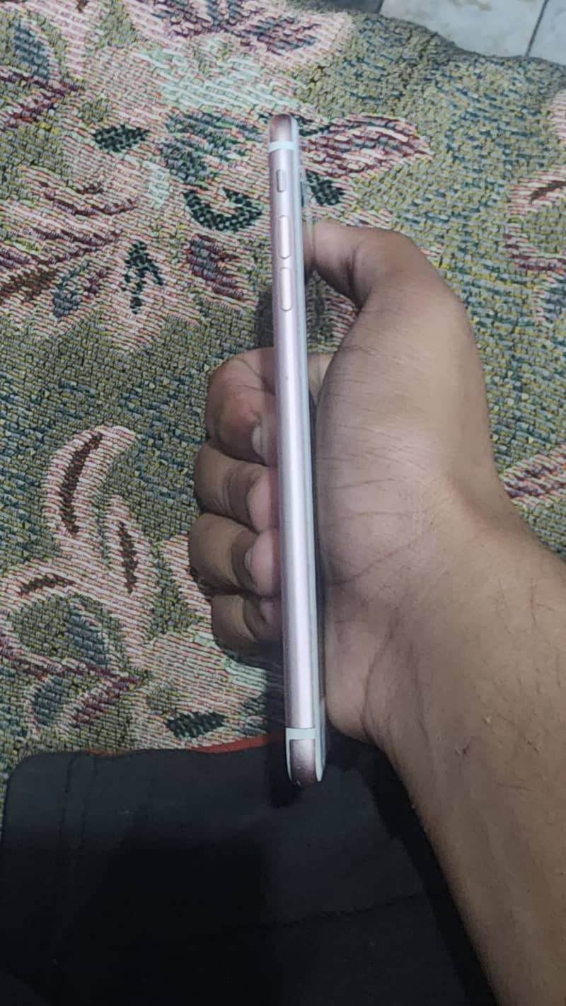 Apple iPhone 7 Plus 3