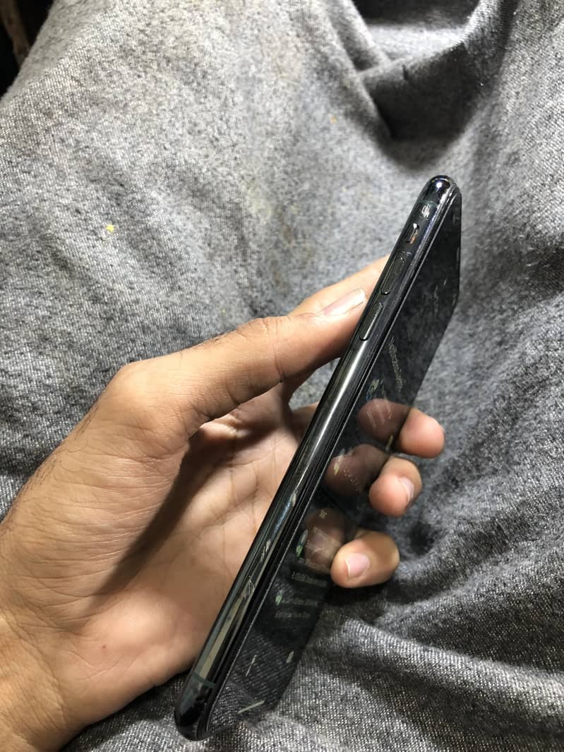 Apple iPhone 11 Pro Max 1