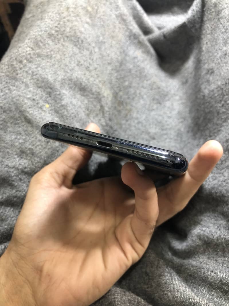 Apple iPhone 11 Pro Max 2
