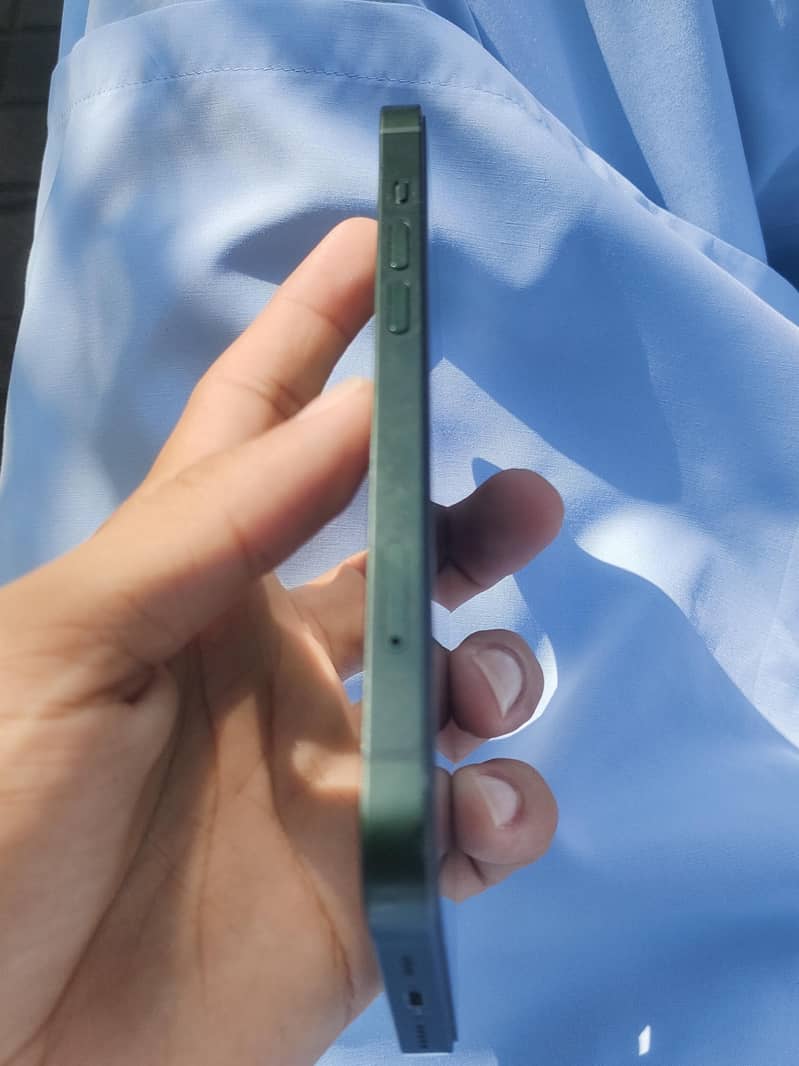 Apple iPhone 13 1