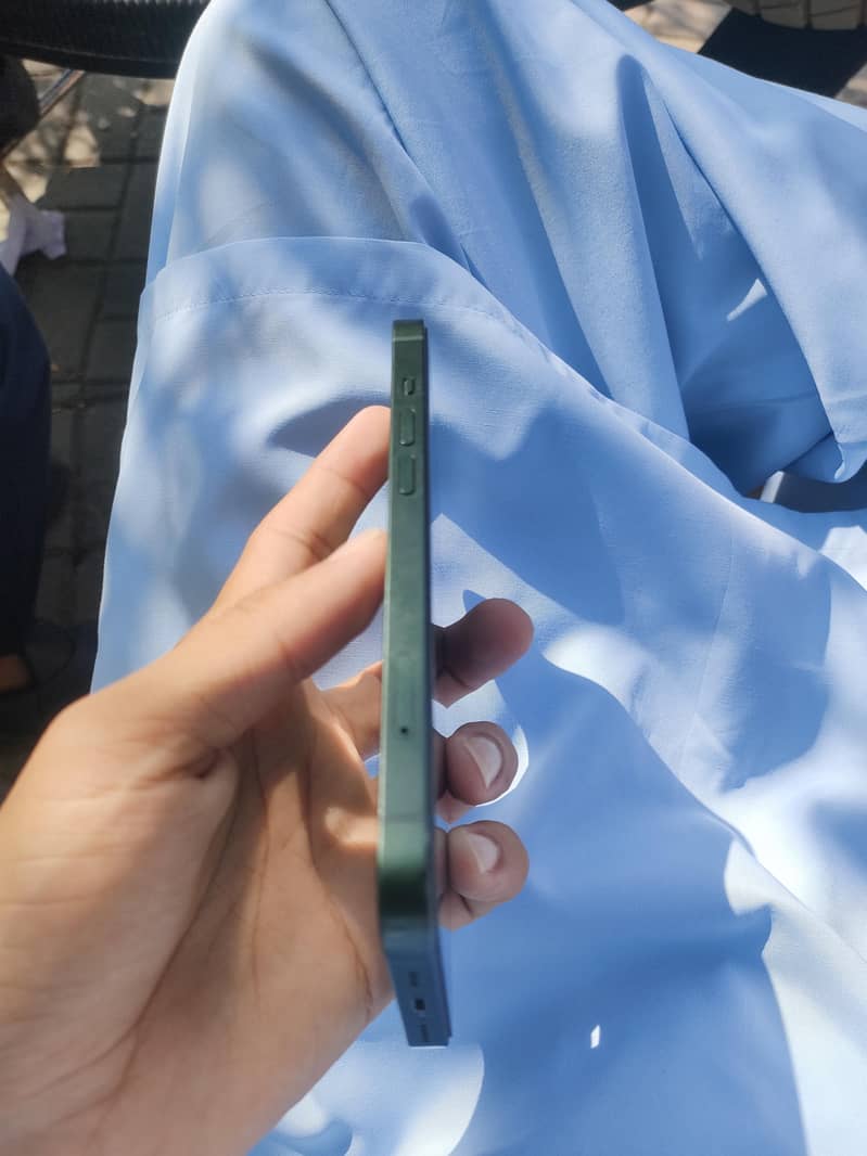Apple iPhone 13 2