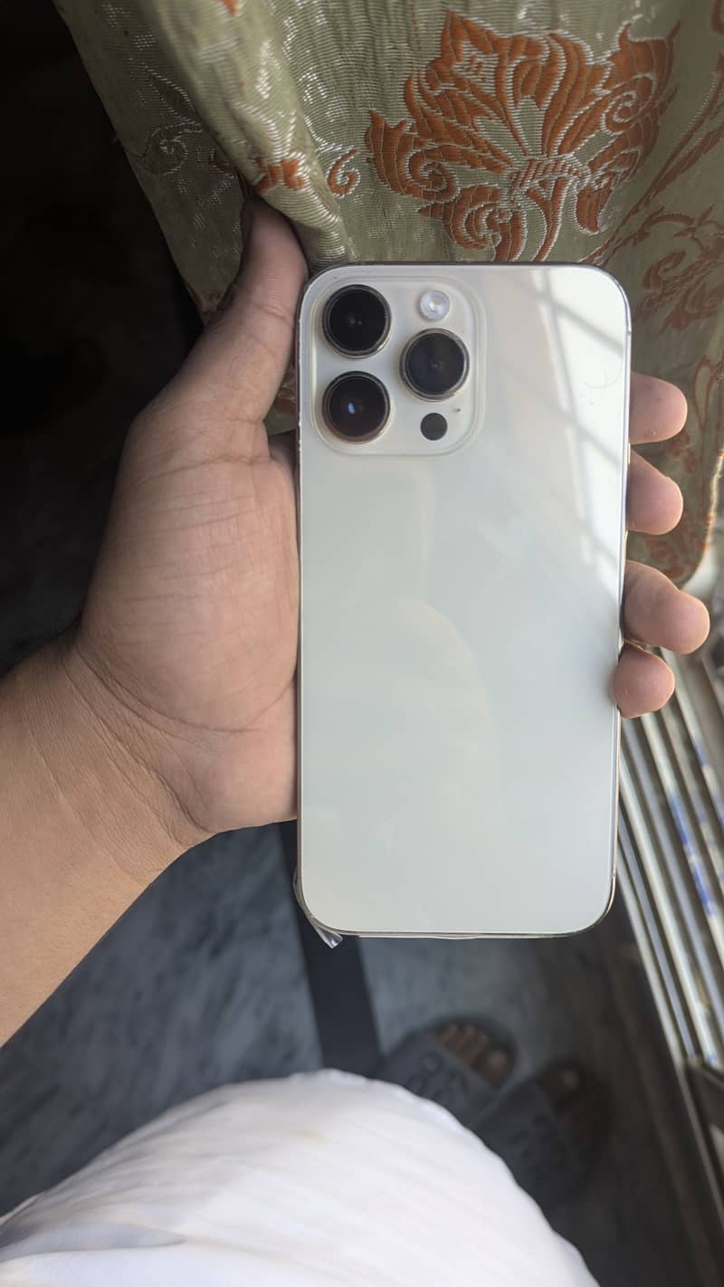 Apple iPhone 14 Pro Max 0