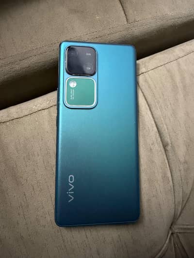 Vivo V30