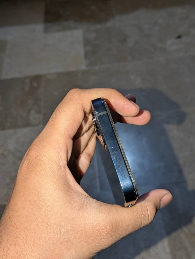 Apple iPhone 12 3