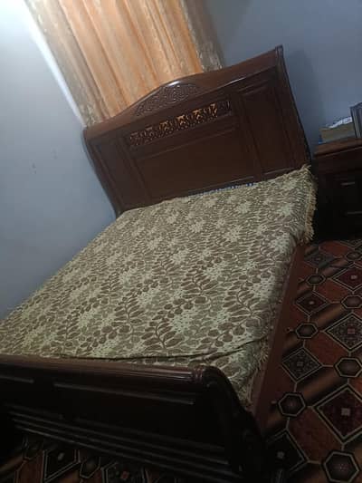 Taali wood king size Bed