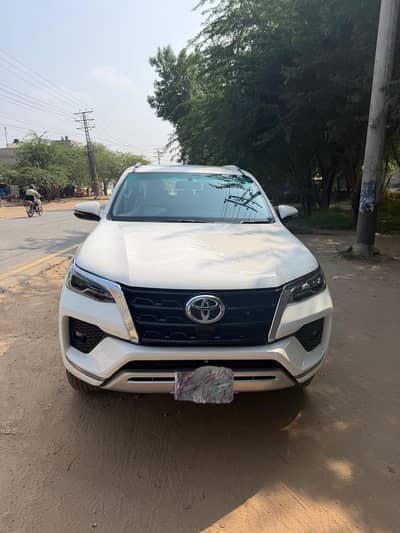 Toyota Fortuner V 2025