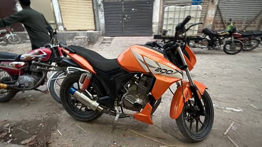 Unique 150cc Sports Bike – Attractive Orange Color & Stylish Look
