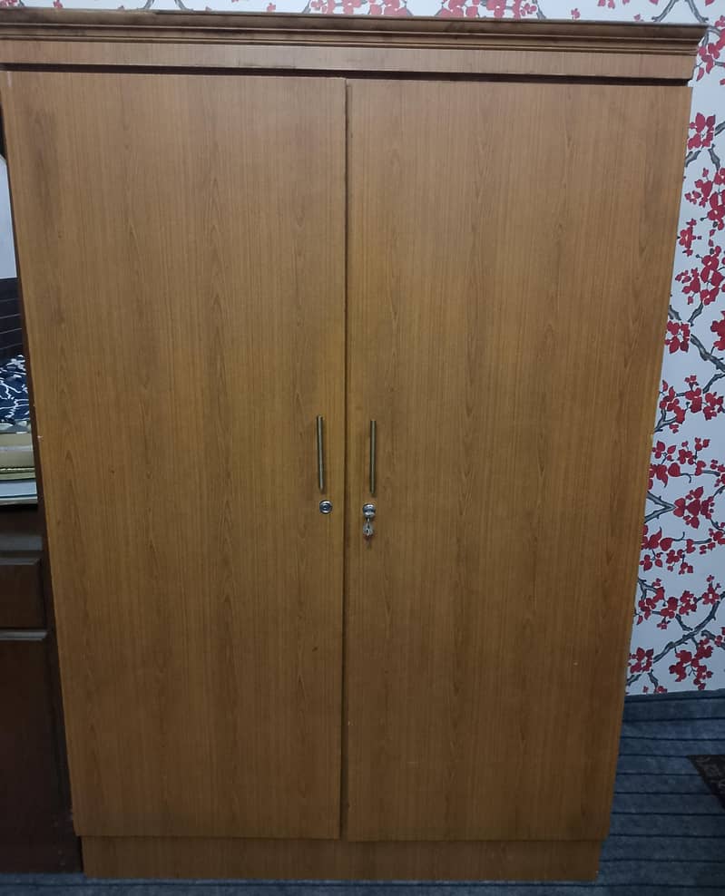 wardrobe 0