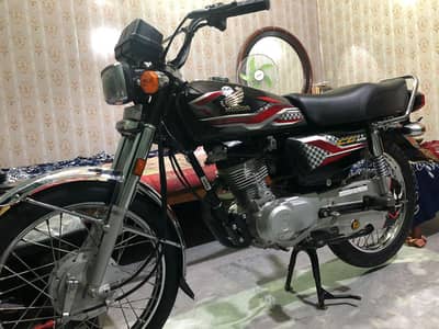 honda 125 2024 black (MAY) Lahore registered Like new condition