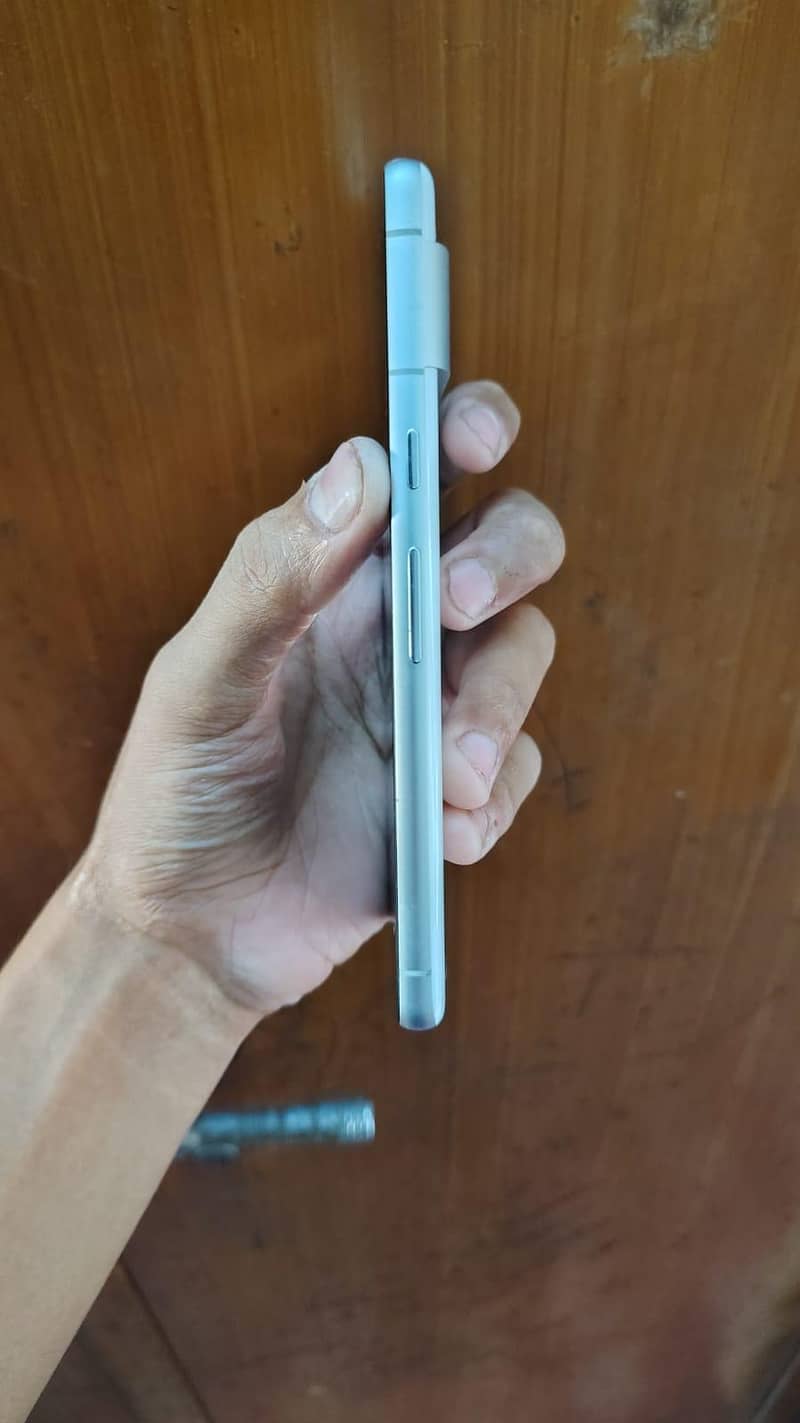 Google Pixel 7 4