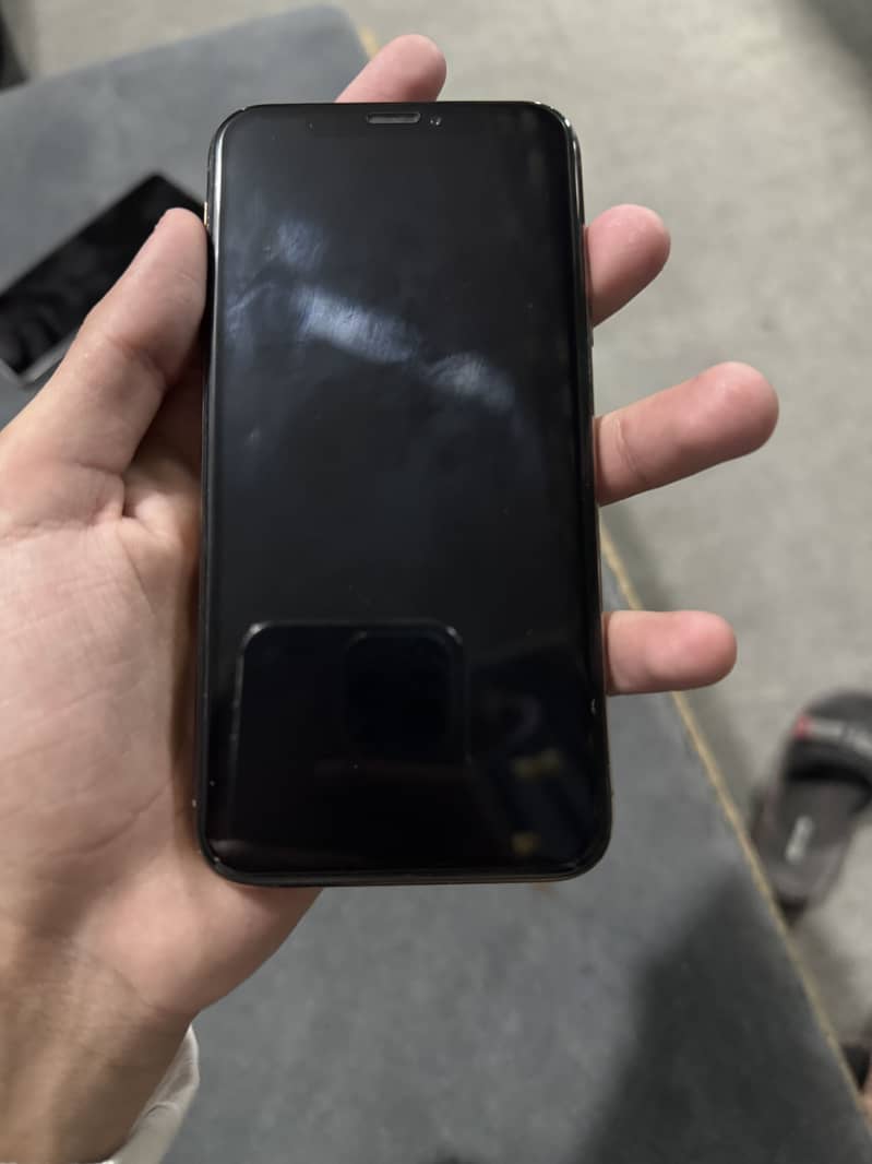 Apple iPhone XS 3