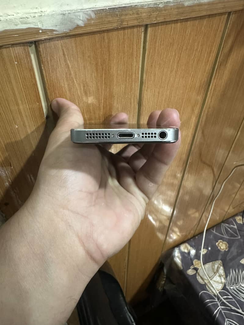 Apple iPhone 5s 4