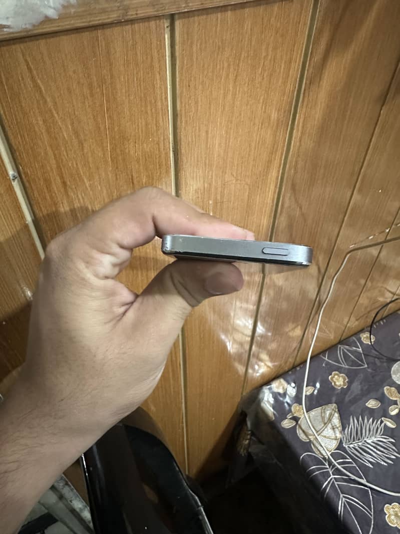 Apple iPhone 5s 7