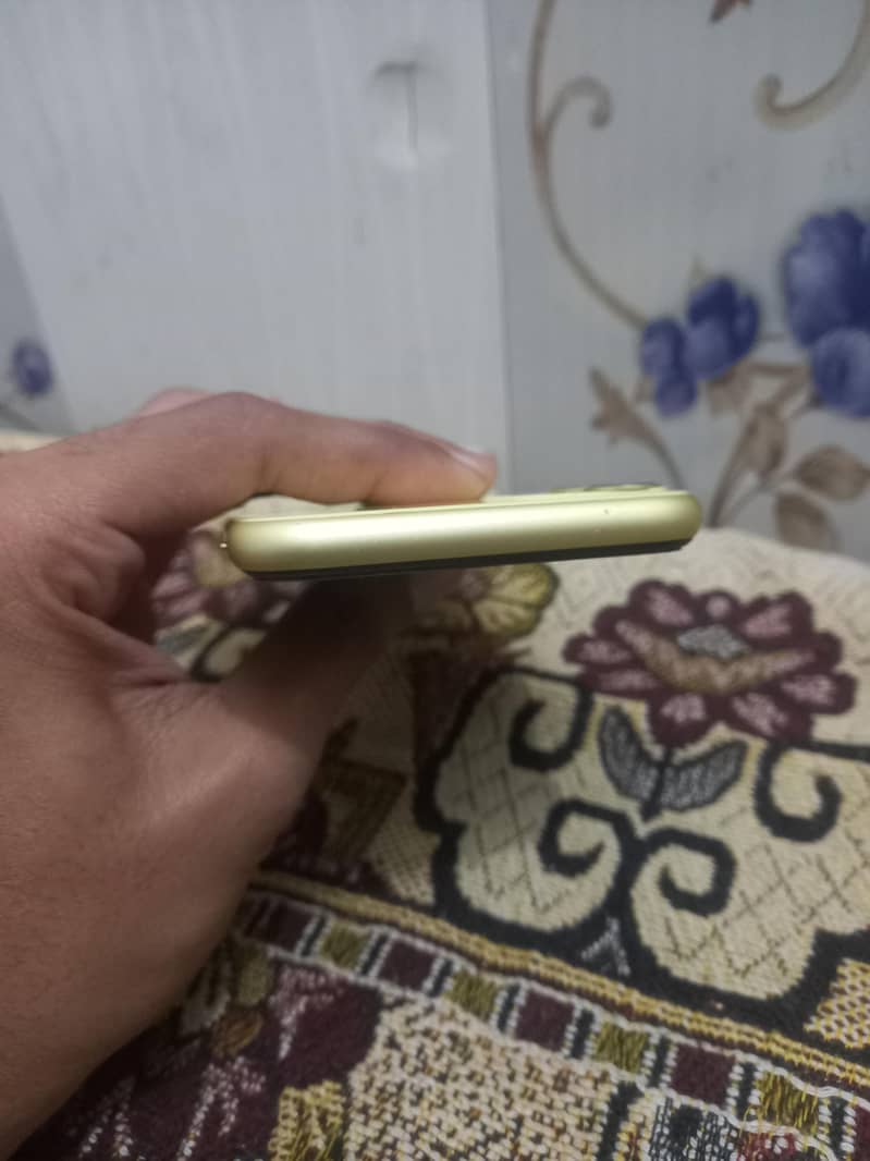 Apple iPhone 11 3