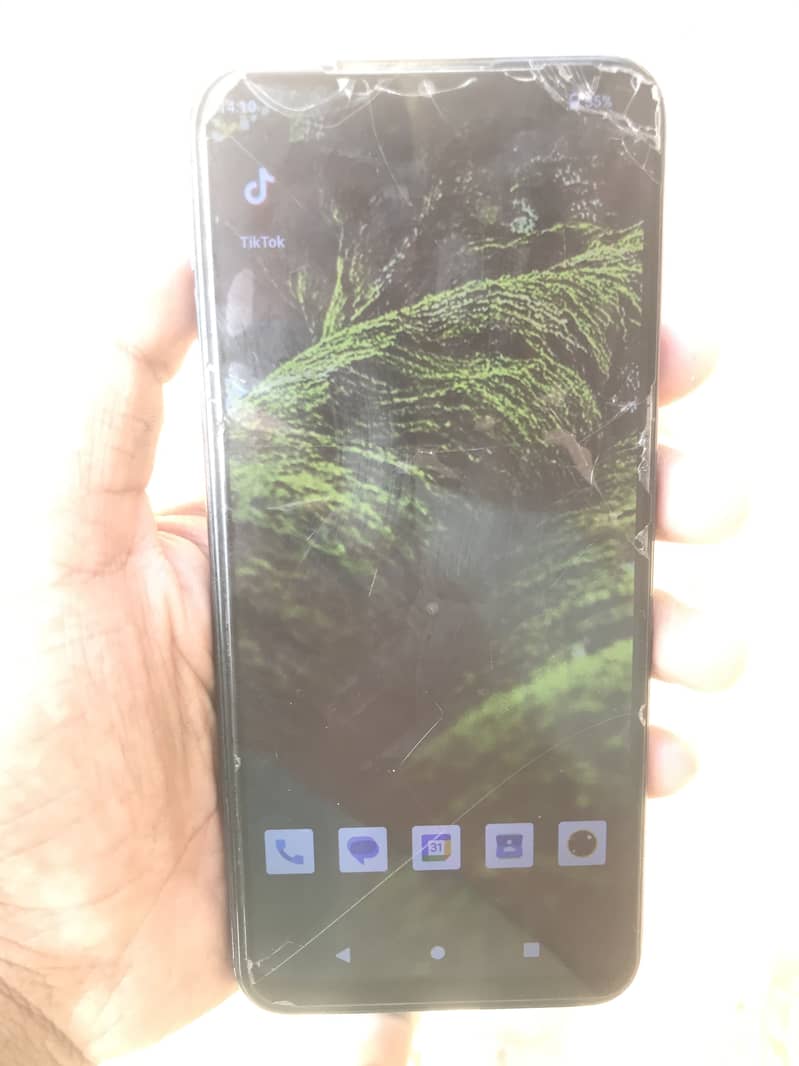 iPhone 16 pro max 4