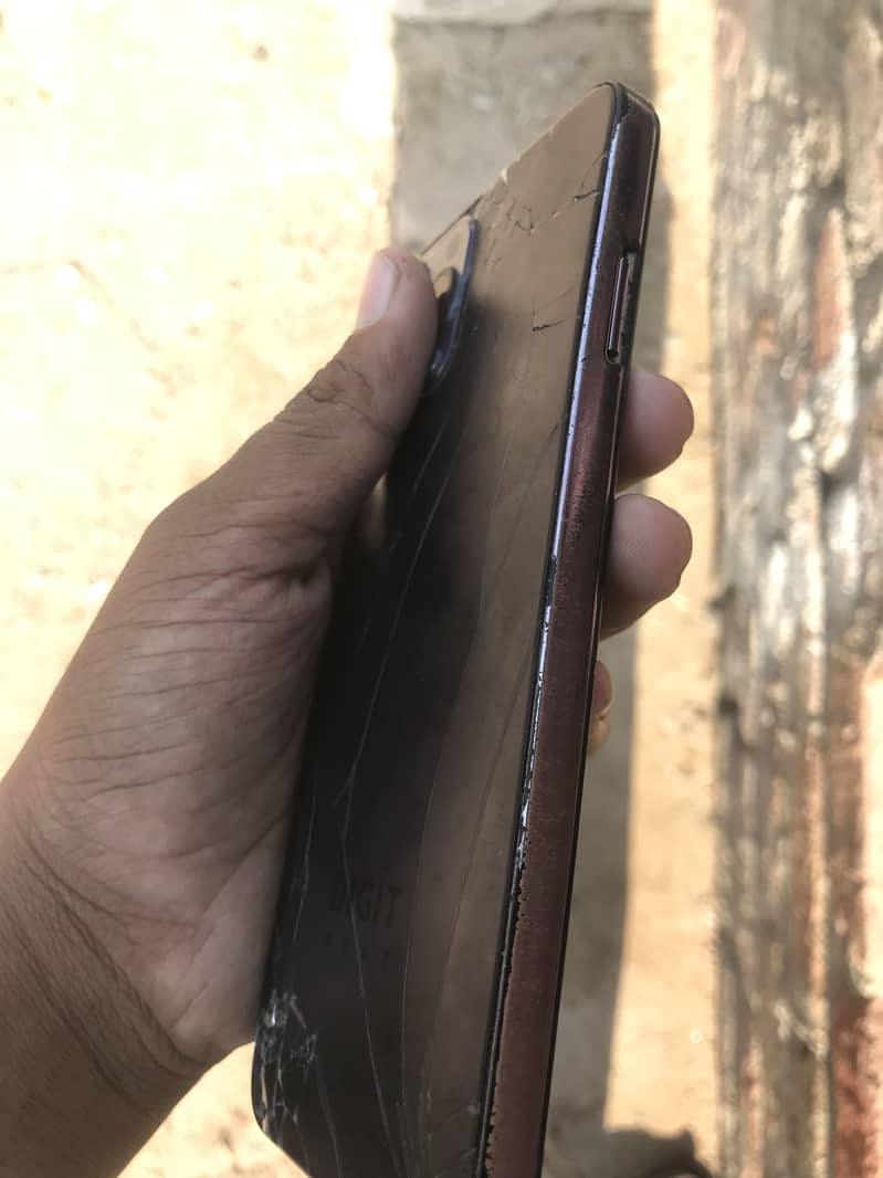 iPhone 16 pro max 9
