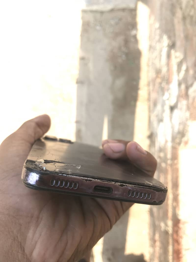 iPhone 16 pro max 13