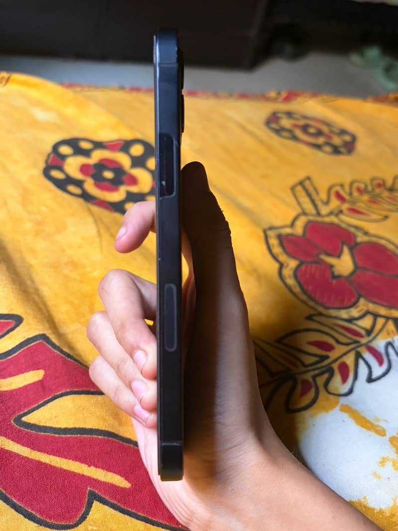 iPhone 12 4
