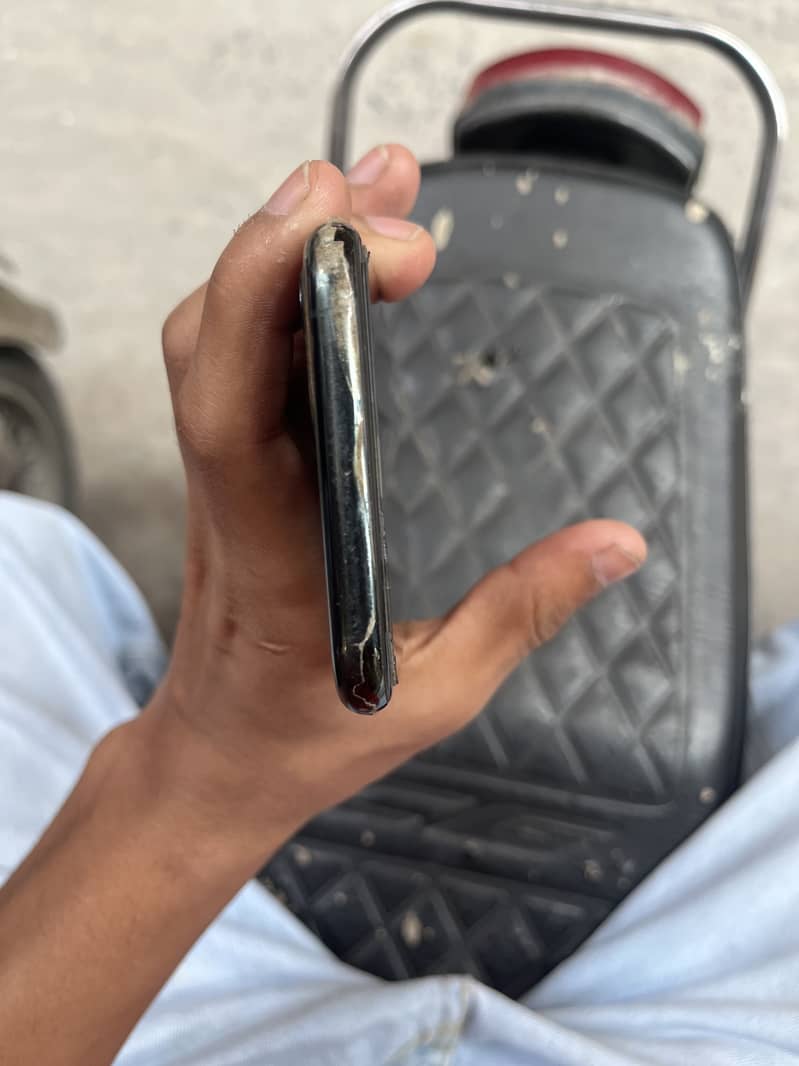 Apple iPhone 11 3