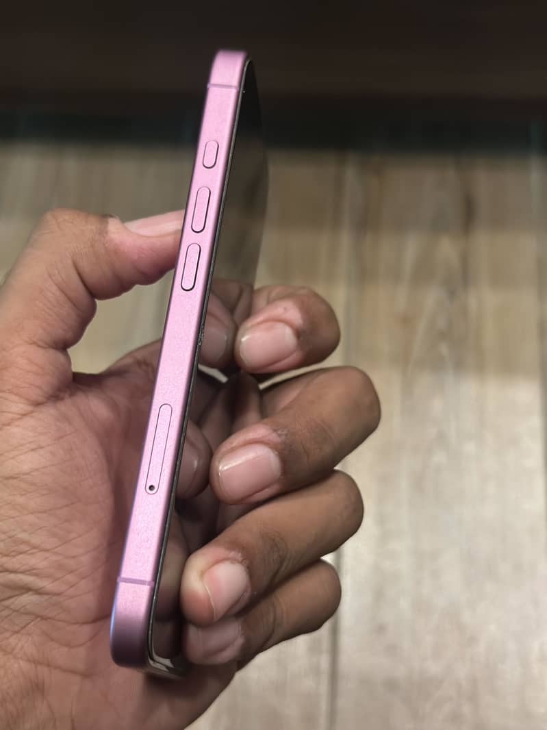 Apple iPhone 16 1