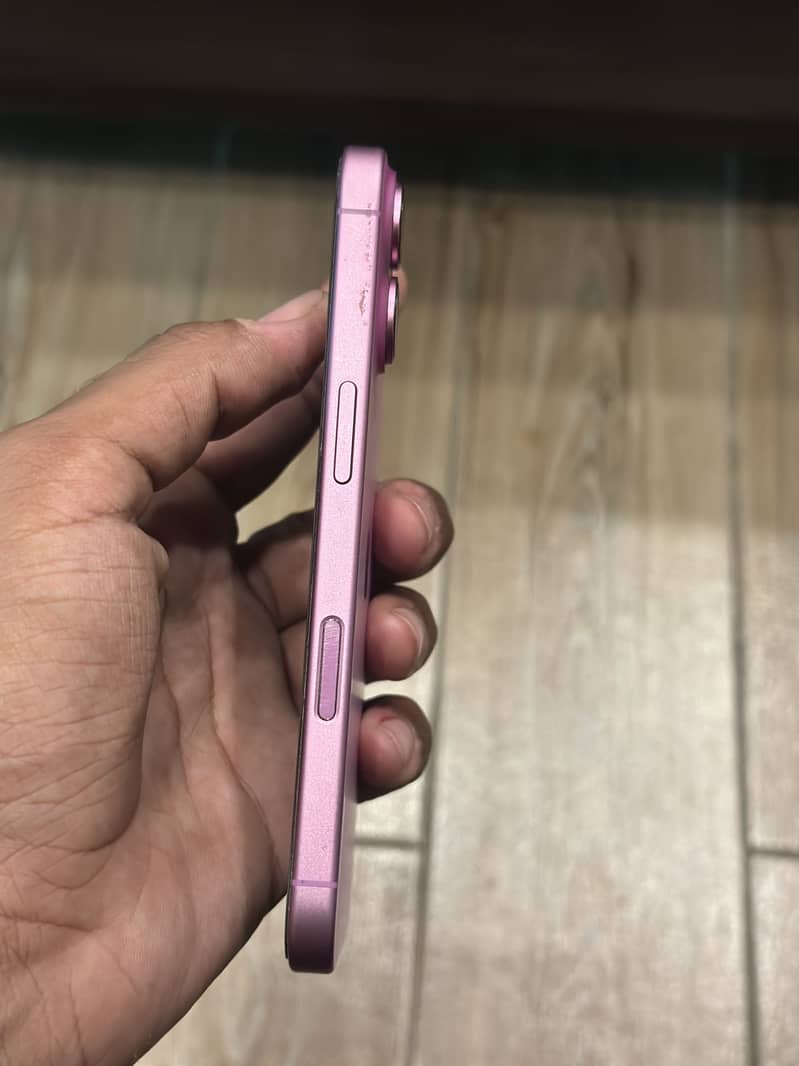 Apple iPhone 16 2