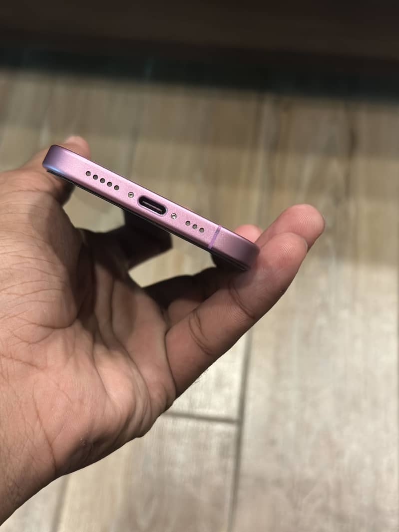 Apple iPhone 16 3