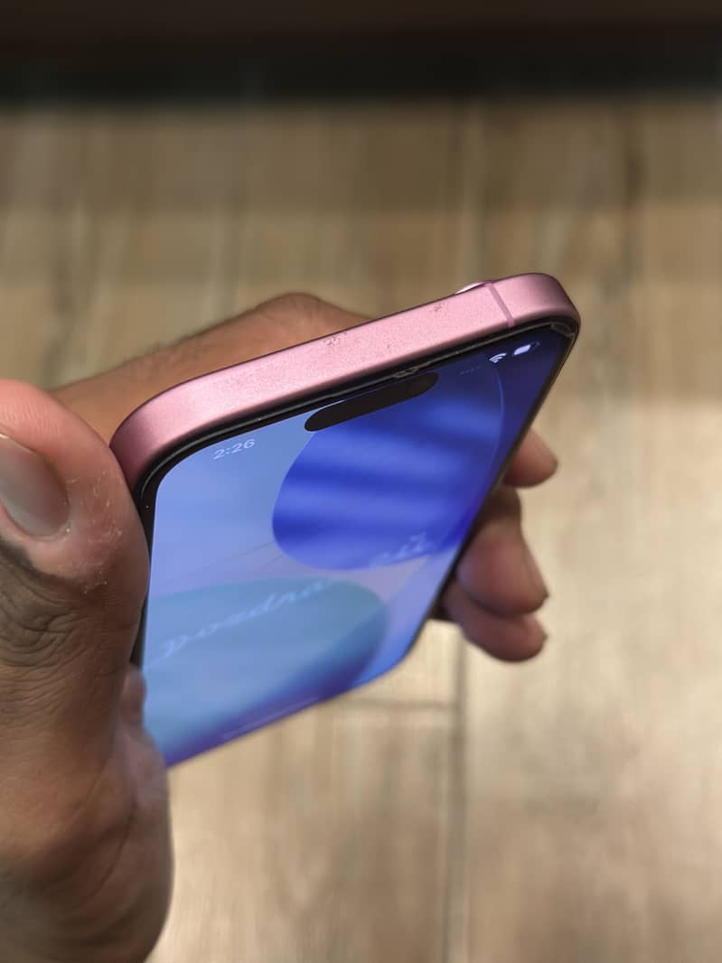 Apple iPhone 16 4