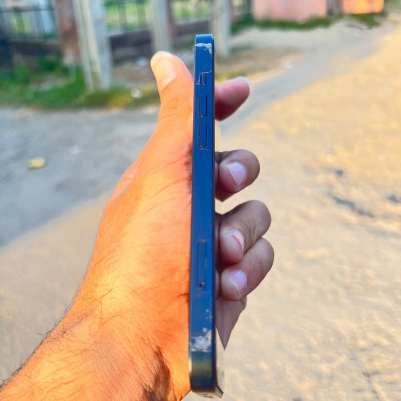 Apple iPhone 13 2