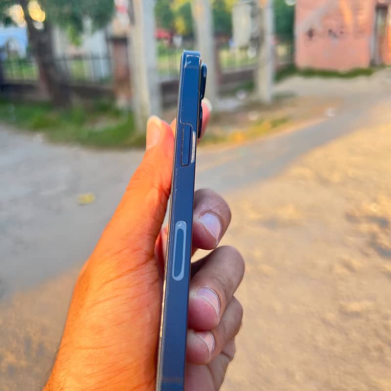 Apple iPhone 13 4