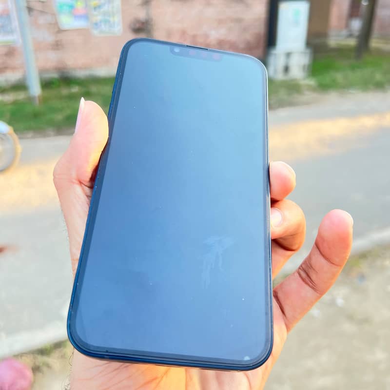 Apple iPhone 13 5