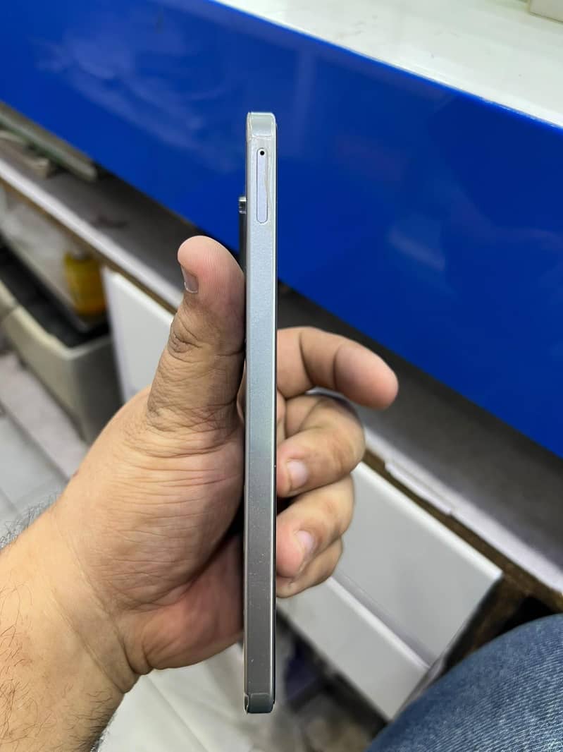 Samsung Mobile A17 1