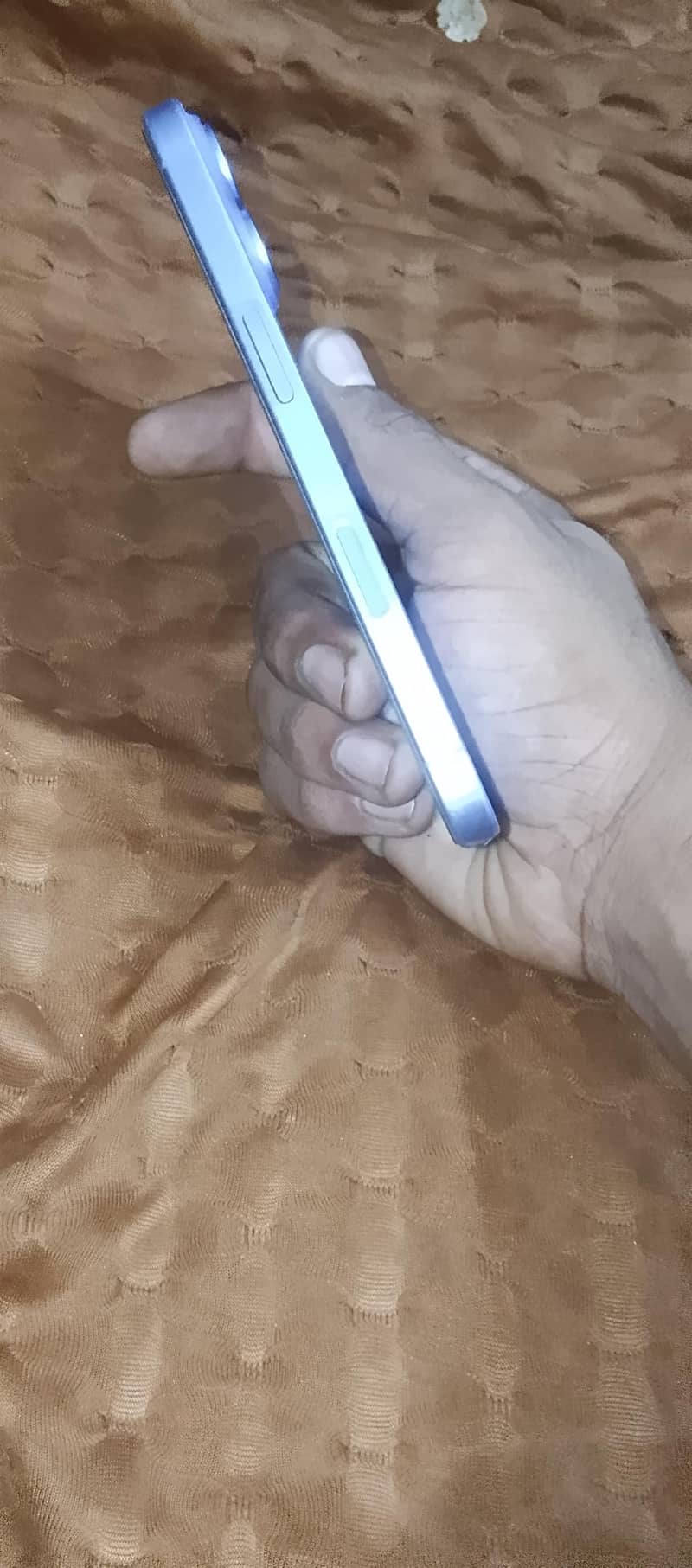 Apple iPhone 16 3
