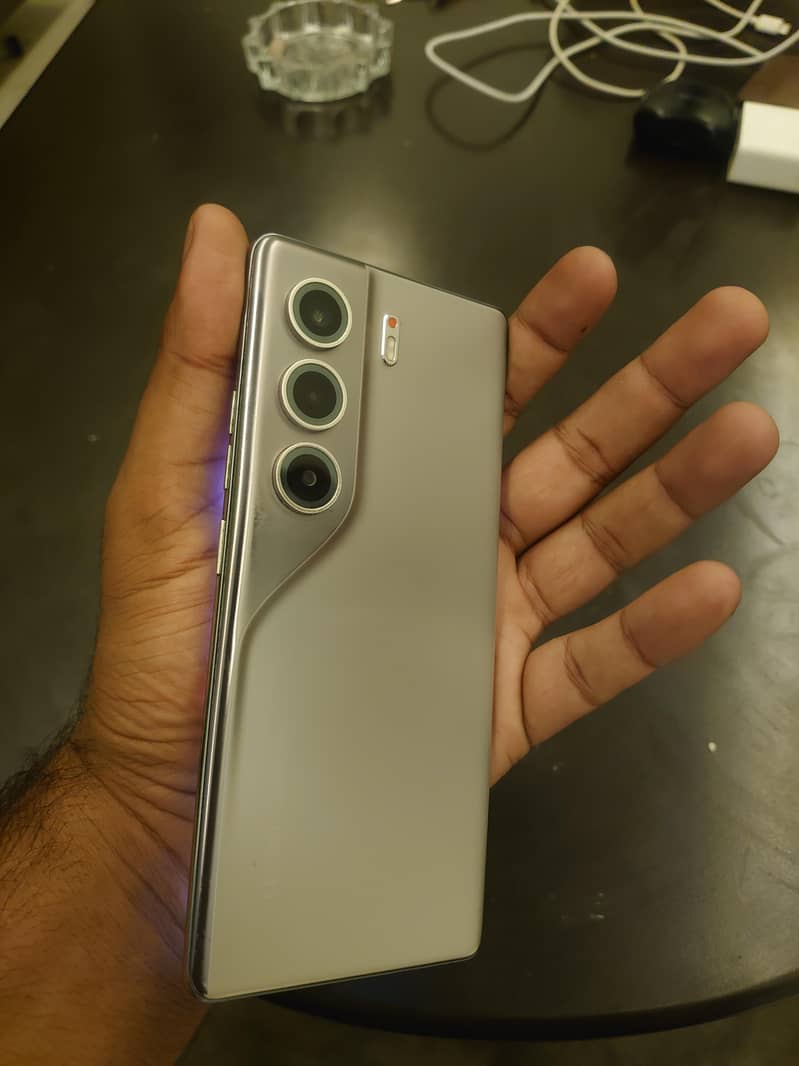 Tecno CAMON 40 Pro 8/256 0