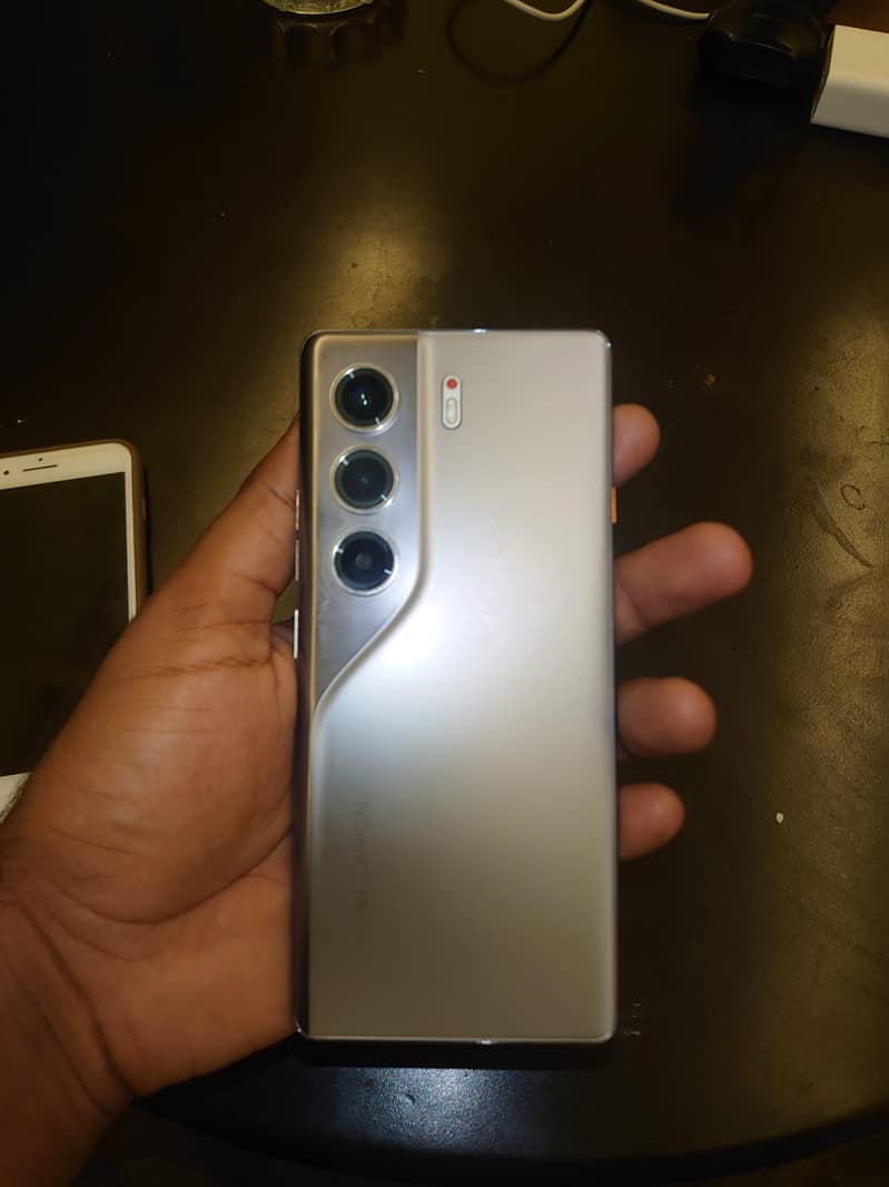 Tecno CAMON 40 Pro 8/256 2
