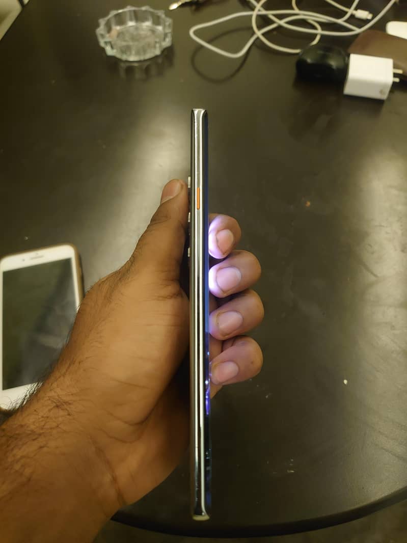 Tecno CAMON 40 Pro 8/256 4