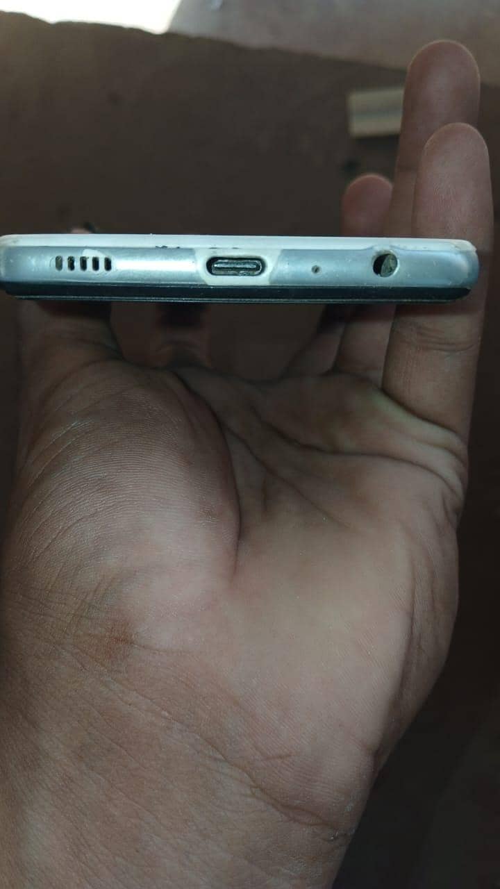 Samsung Mobile A52 1