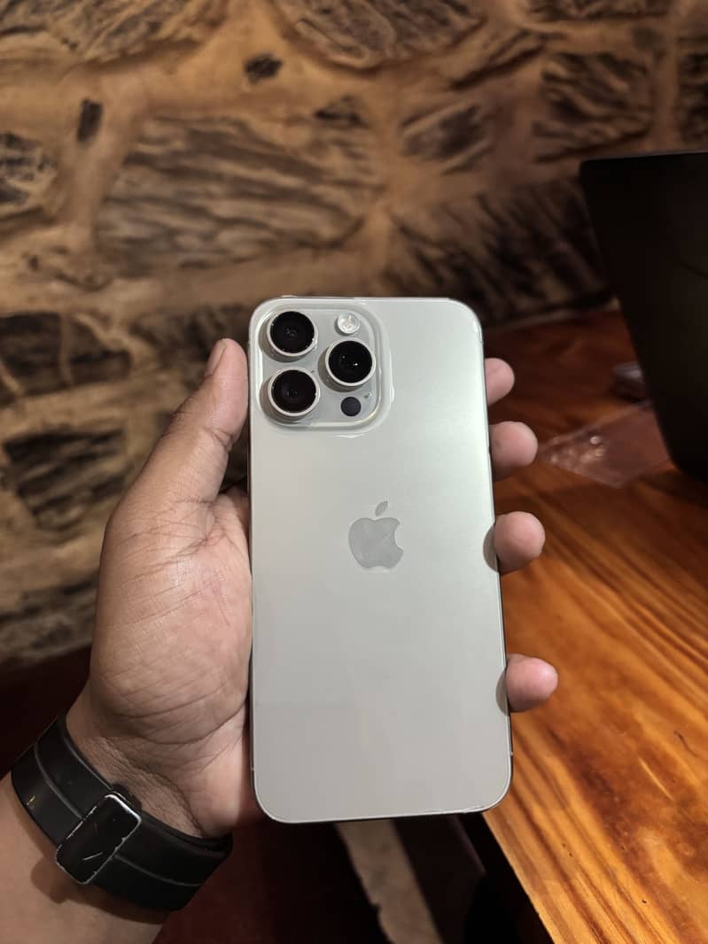 Apple iPhone 15 Pro Max 2
