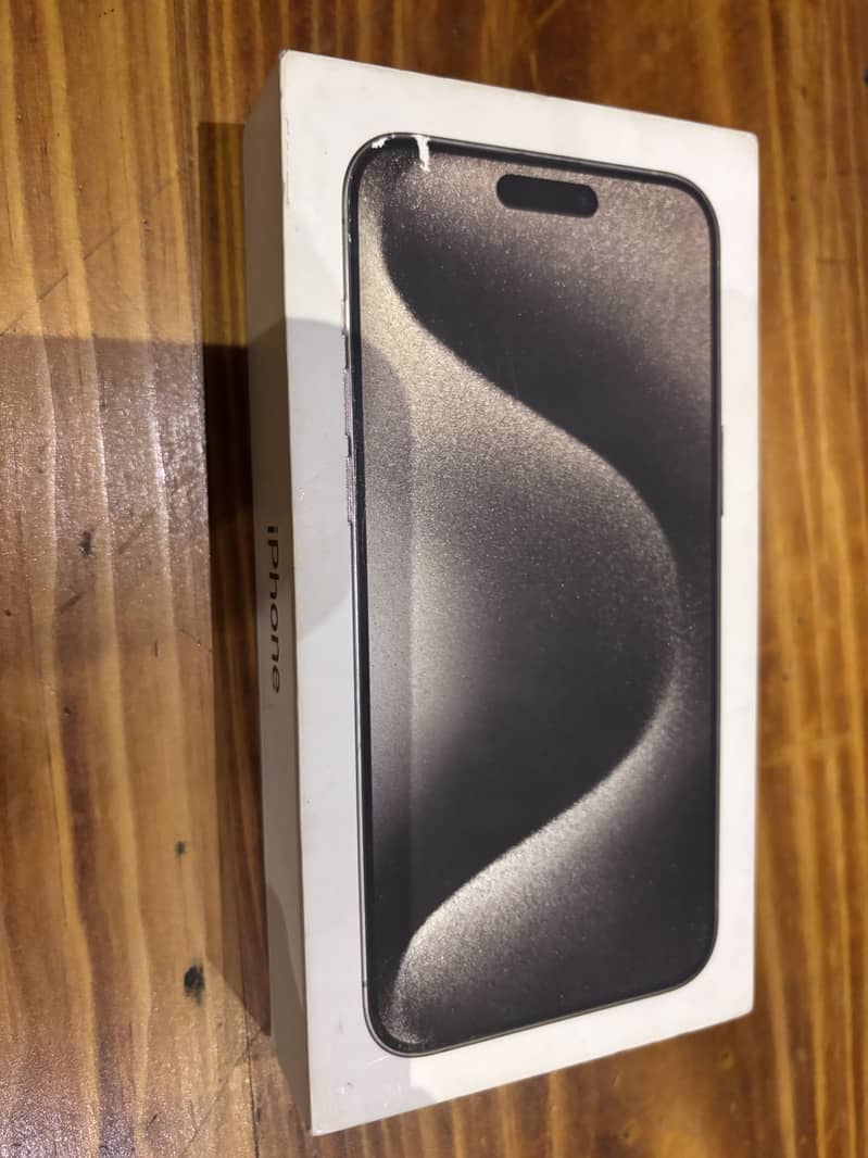 Apple iPhone 15 Pro Max 4