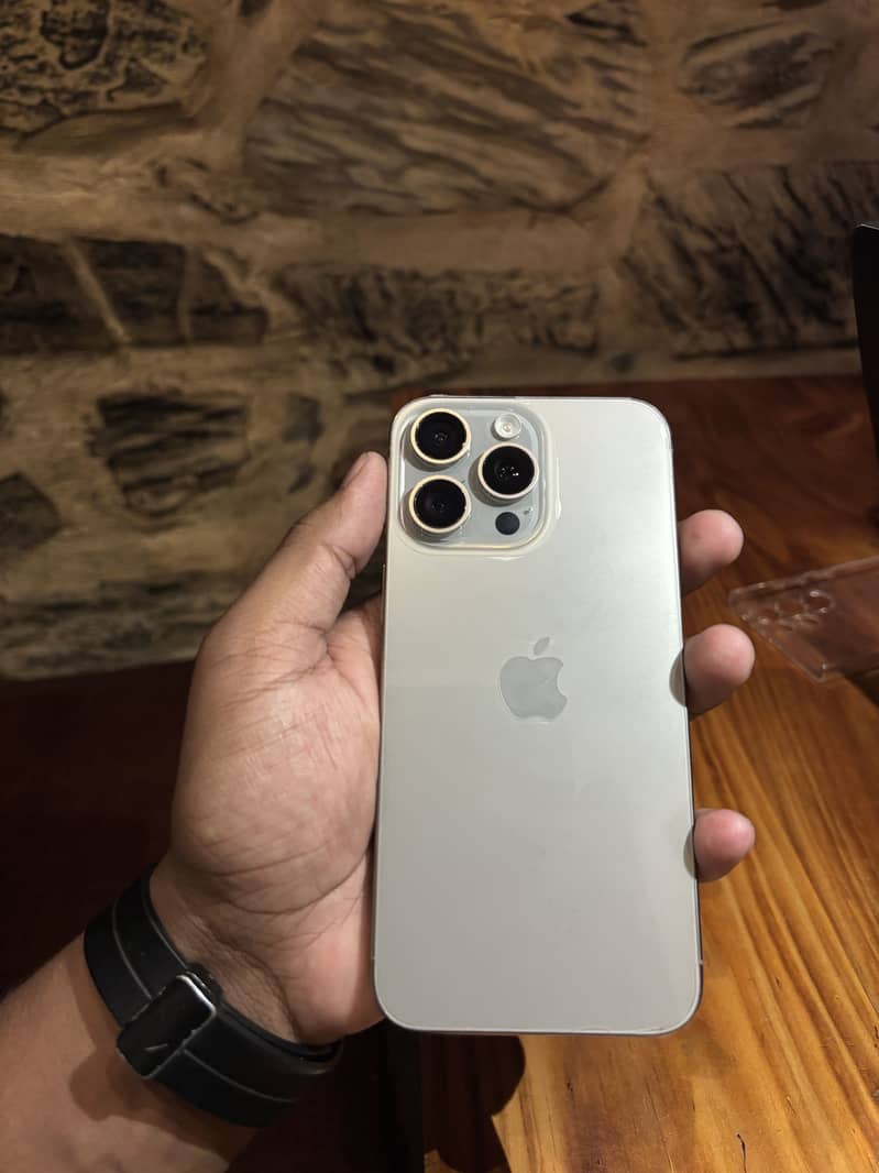Apple iPhone 15 Pro Max 7