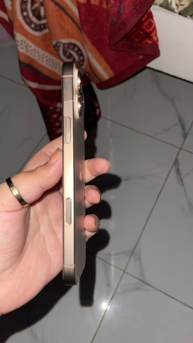 Apple iPhone 16 Pro Max 3