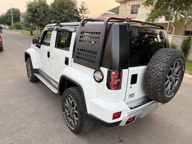 BAIC BJ40 Plus 2022 6