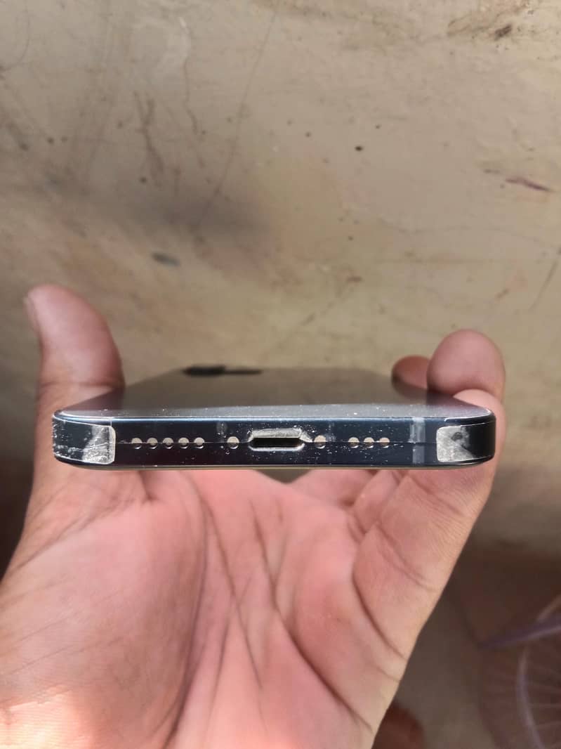 Apple iPhone 12 3