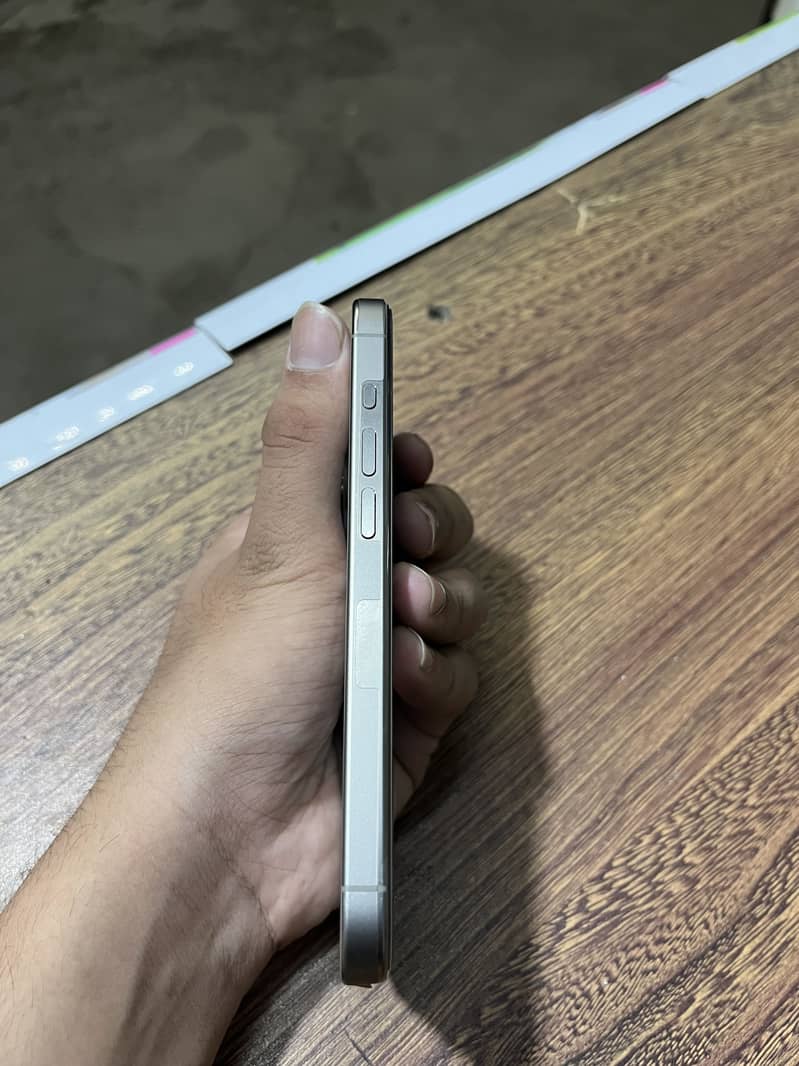 Apple iPhone 15 Pro jv 1