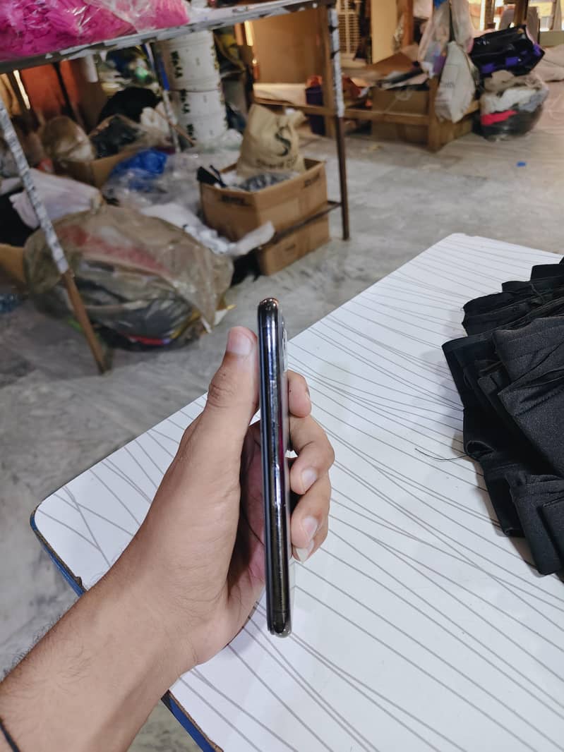 Apple iPhone 11 Pro 2
