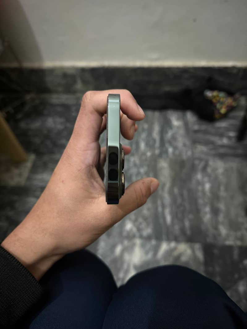 Apple iPhone 13 Pro 2