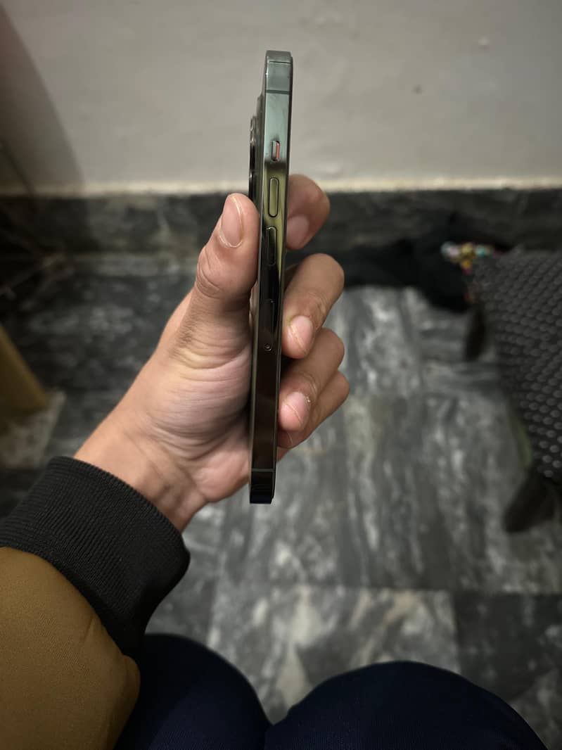 Apple iPhone 13 Pro 3