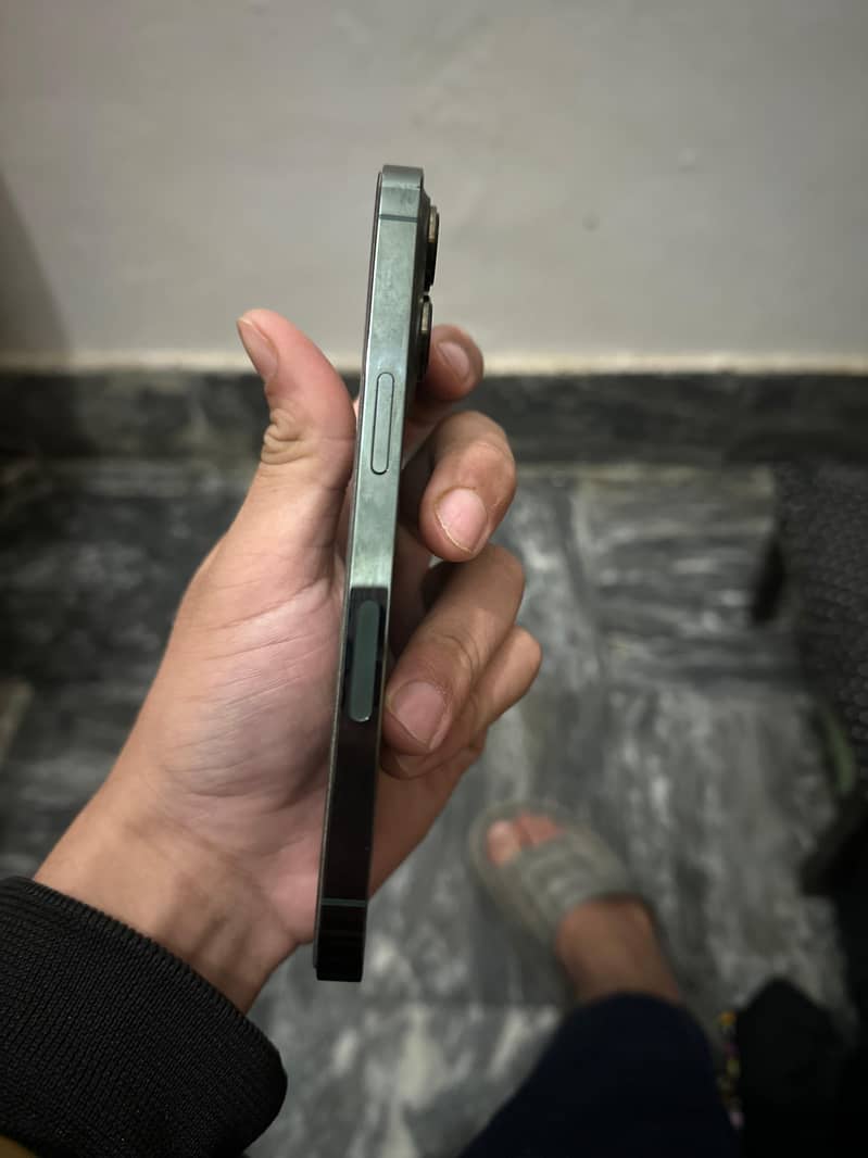 Apple iPhone 13 Pro 4