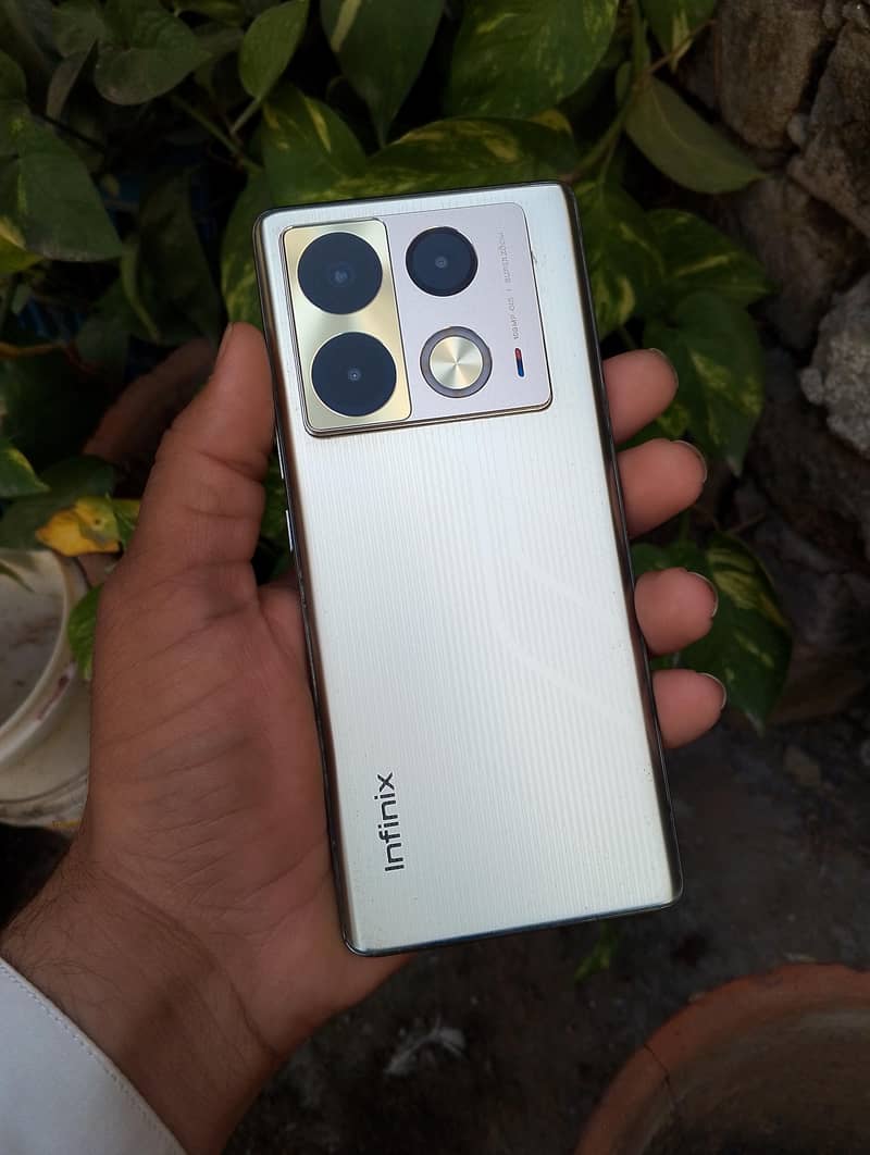 Infinix Note 40 Pro 0