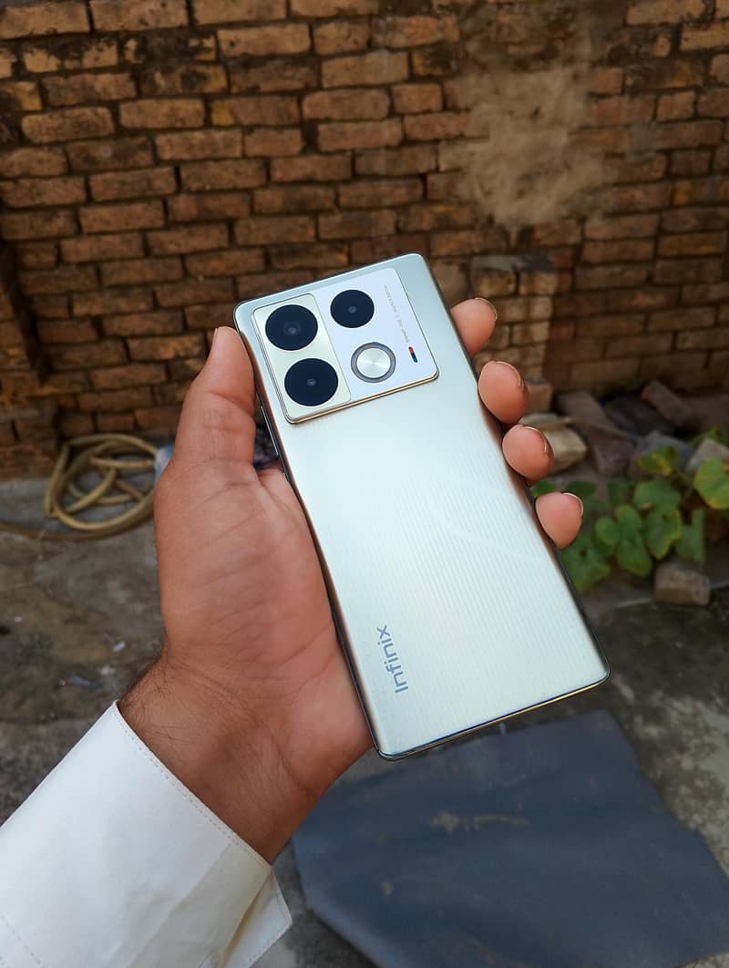 Infinix Note 40 Pro 5