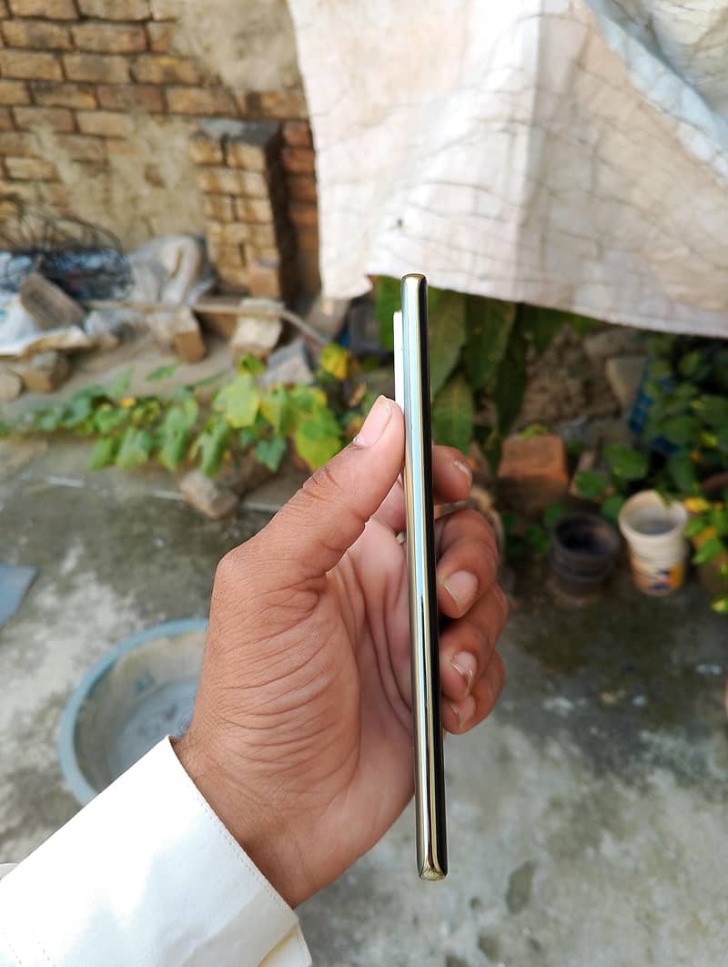 Infinix Note 40 Pro 8